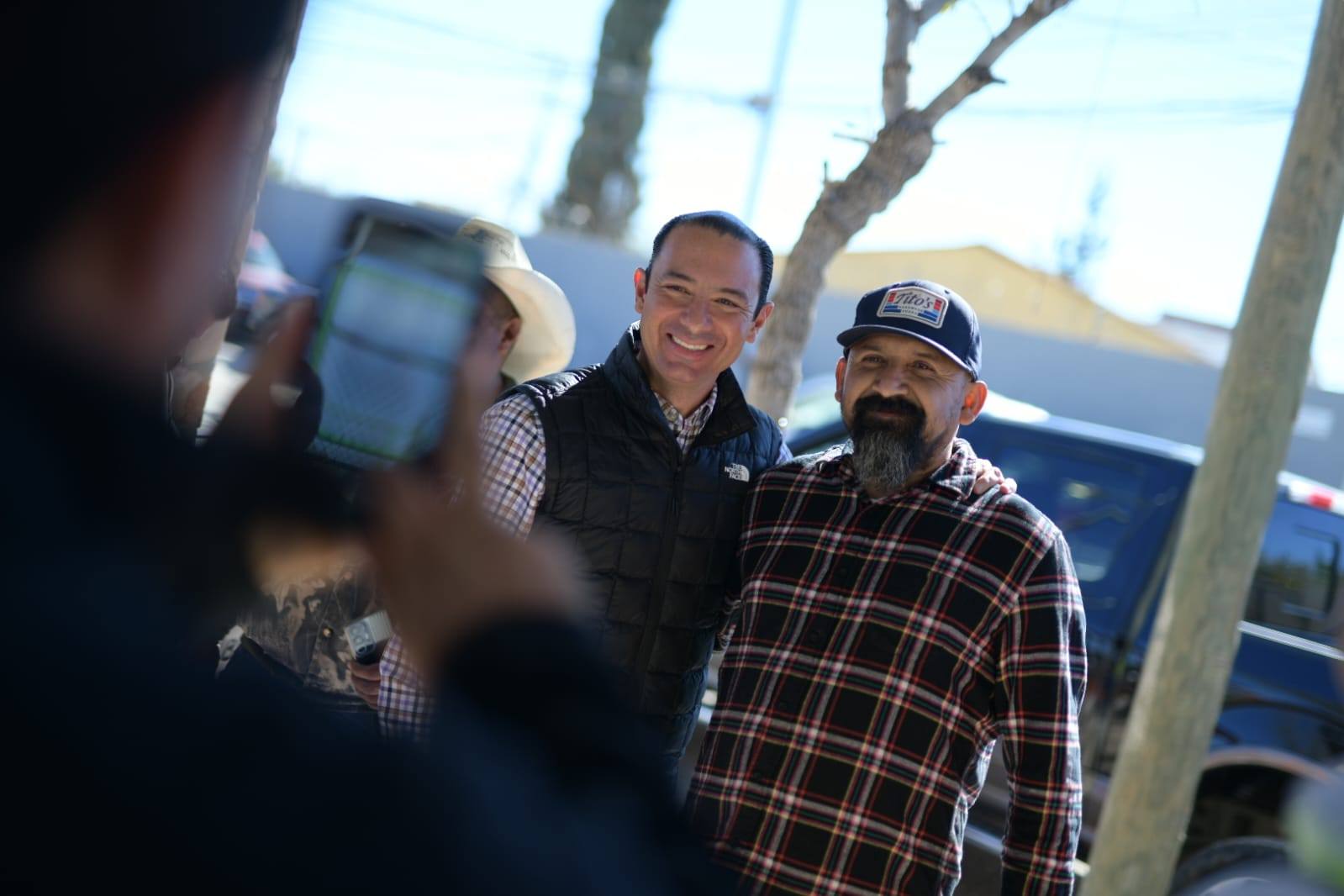 ALCALDE EMILIO DE HOYOS ENTREGA PLAZA RENOVADA EN LA COLONIA AEROPUERTO