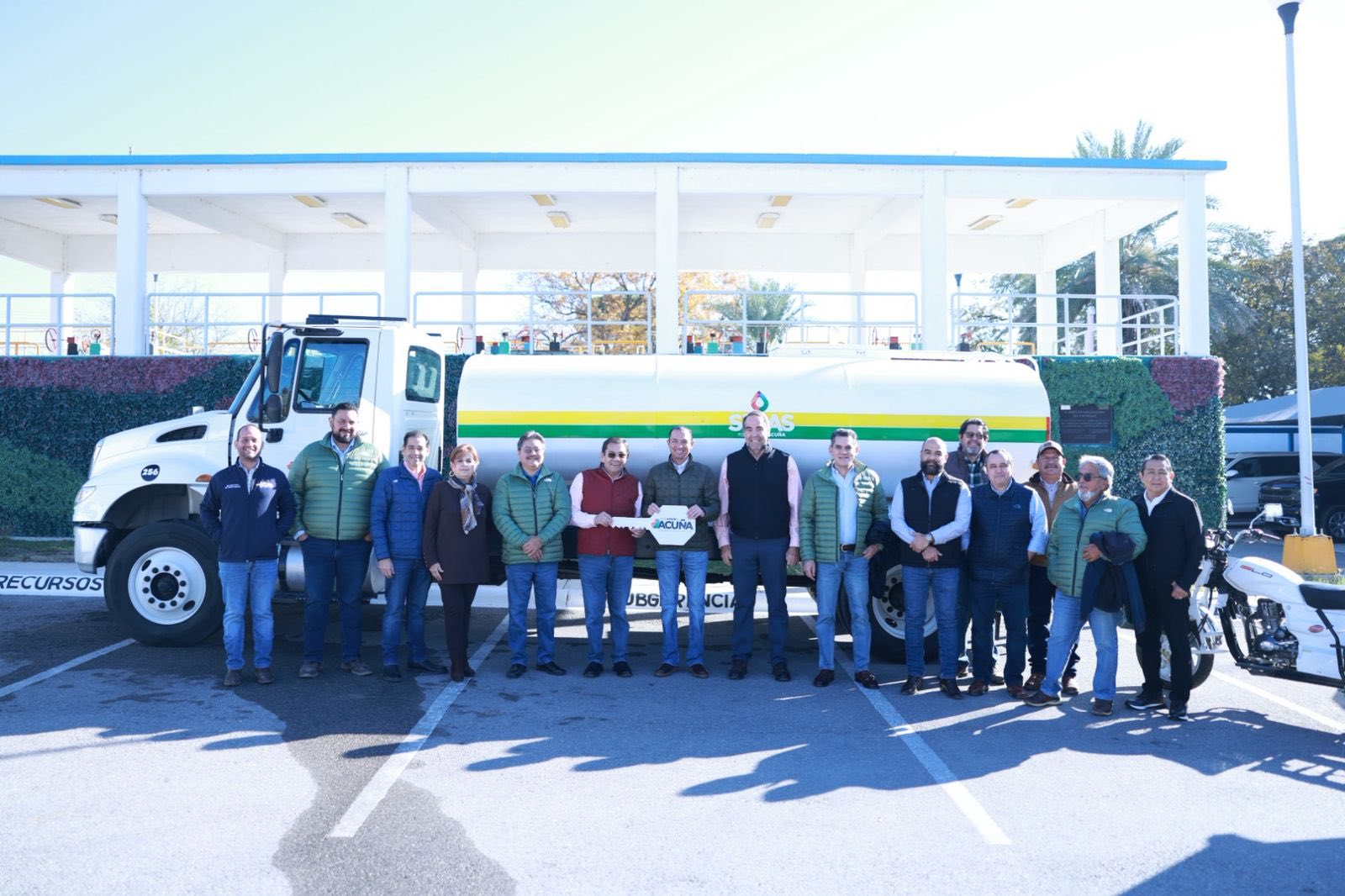 EMILIO DE HOYOS ENTREGA NUEVO EQUIPO PARA FORTALECER EL SISTEMA DE AGUA