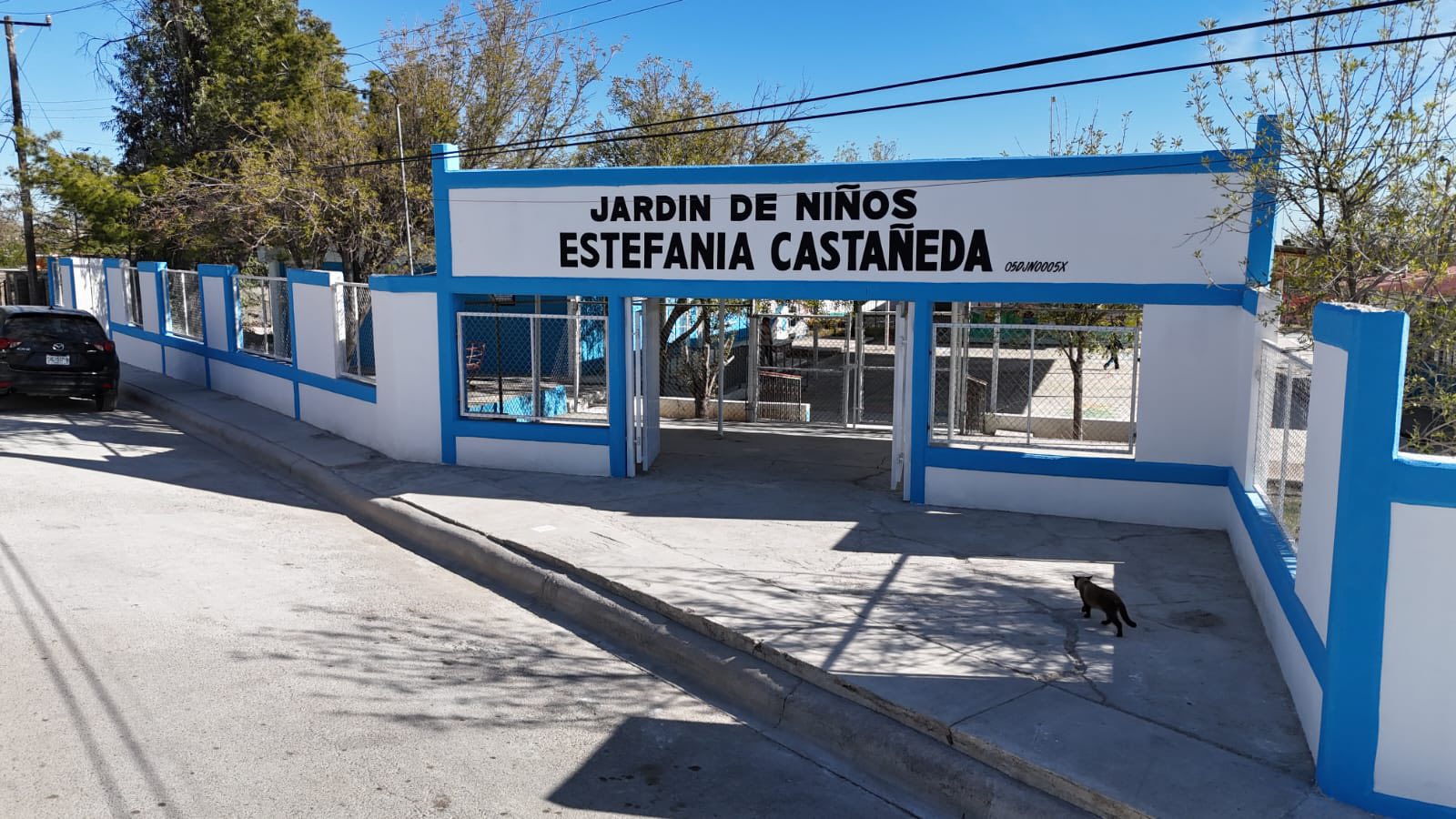 Inaugura Emilio De Hoyos barda perimetral en jardín de niños