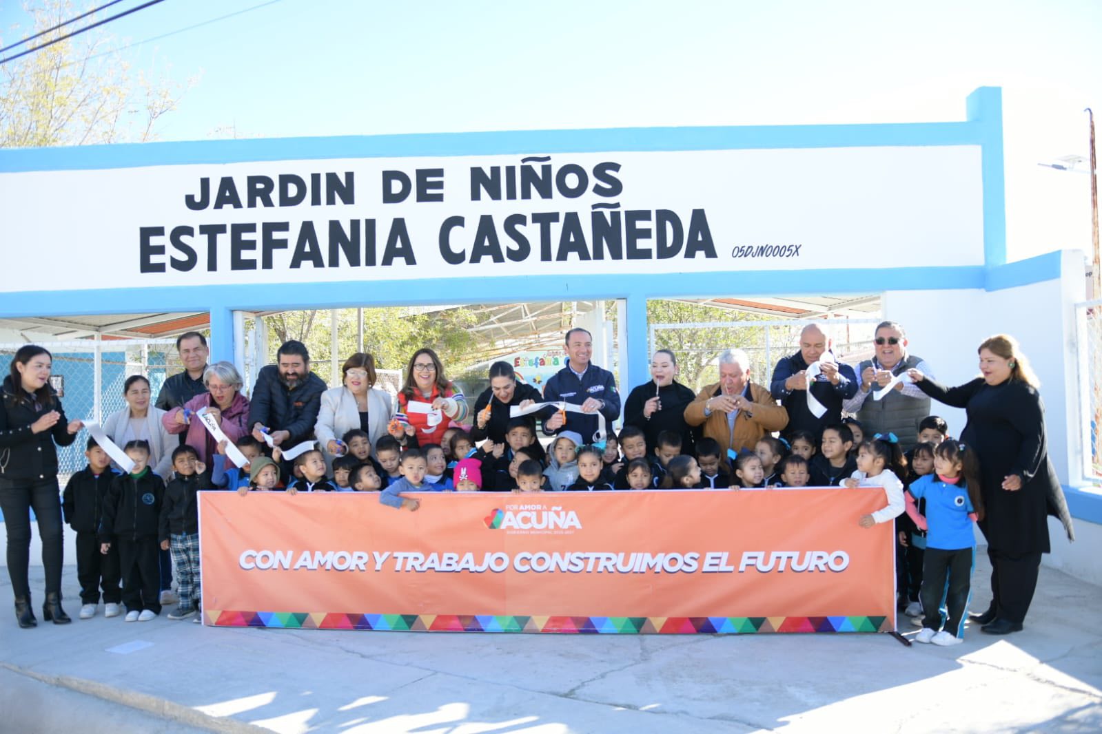 Inaugura Emilio De Hoyos barda perimetral en jardín de niños