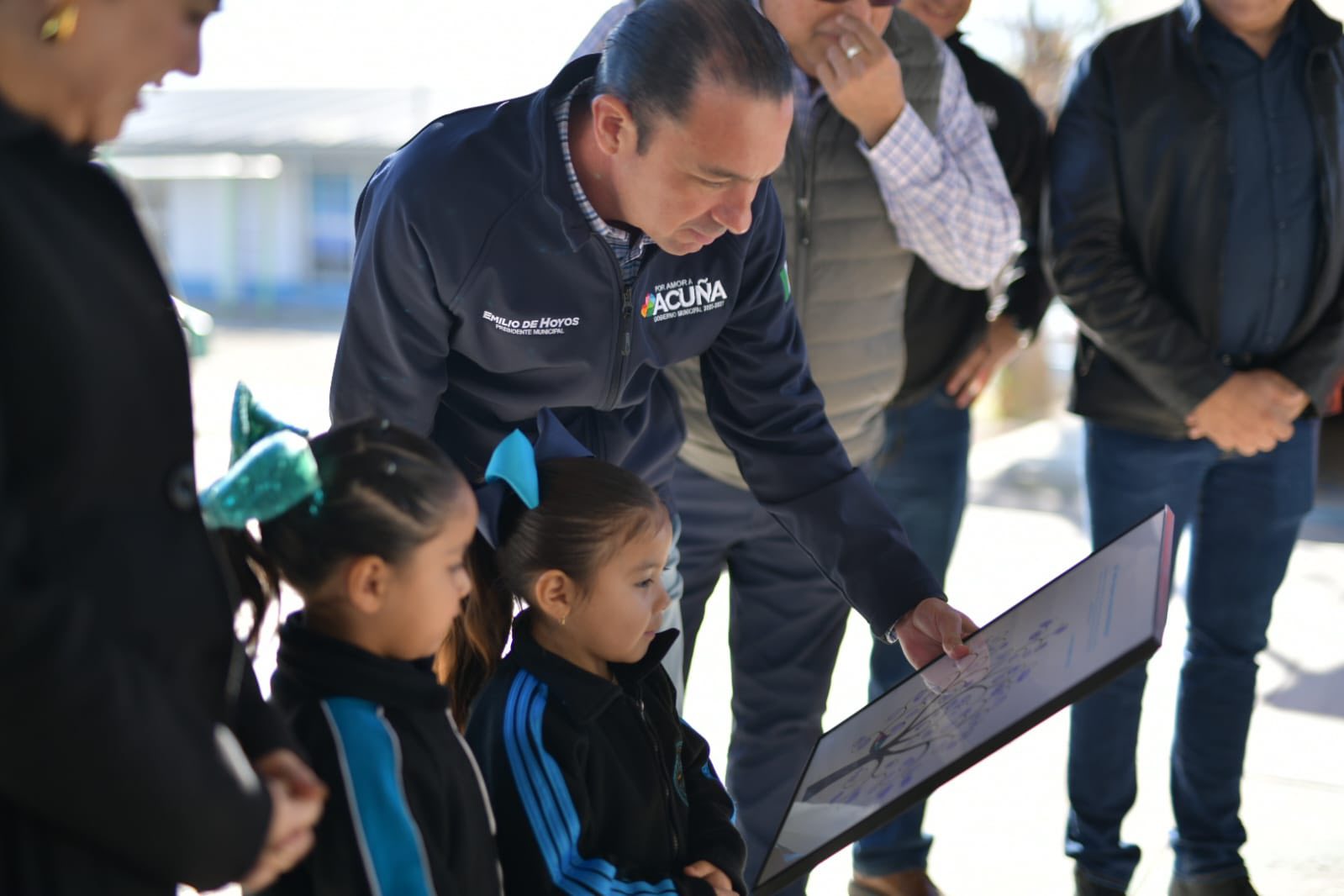 Inaugura Emilio De Hoyos barda perimetral en jardín de niños