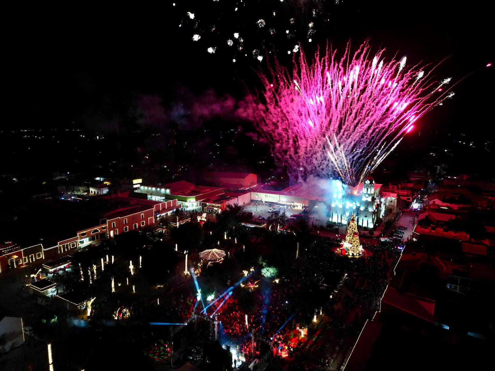 INAUGURAN MANOLO Y PAOLA VILLAMAGIA 2025