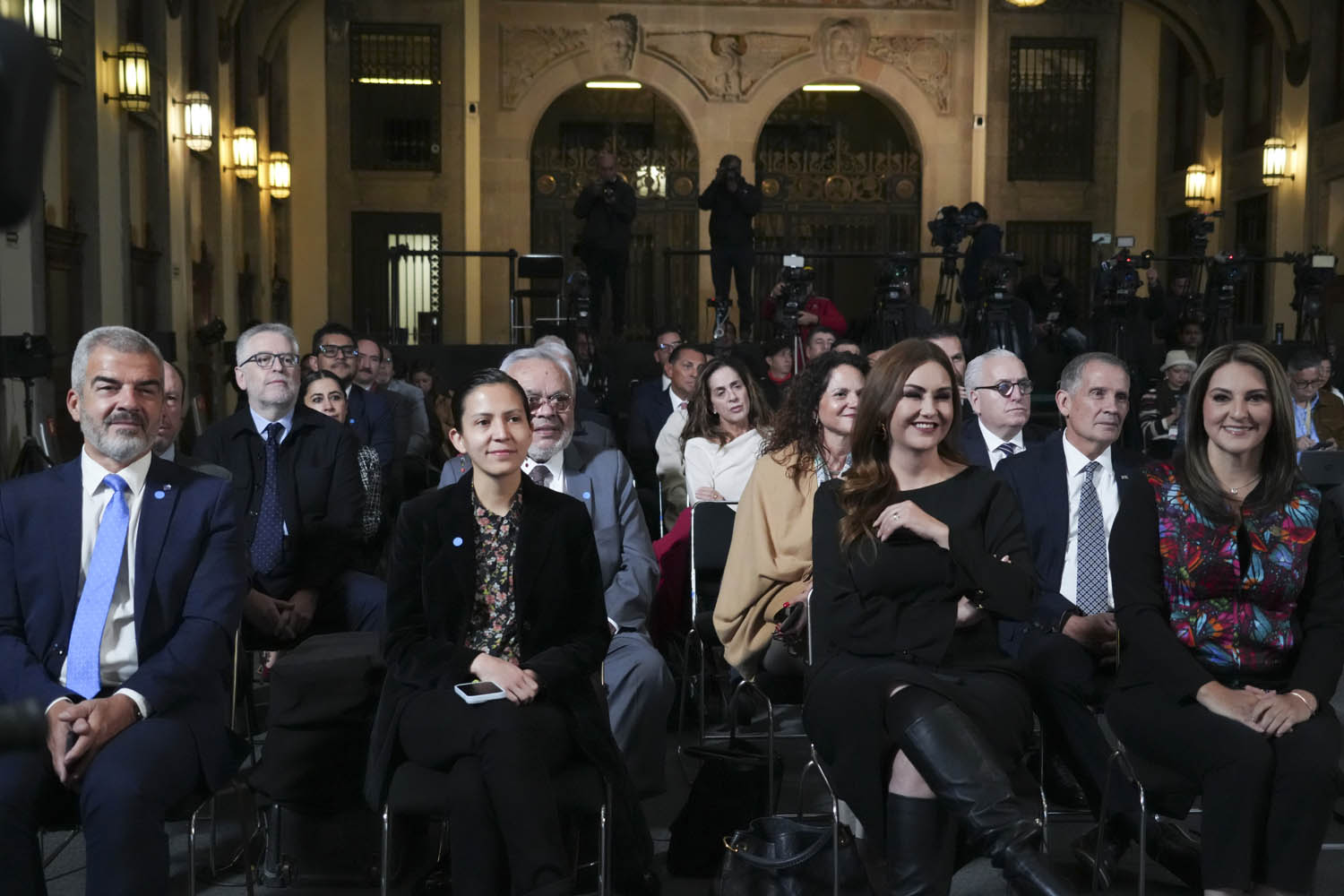 Presidenta Sheinbaum anuncia incremento de 13% a salario mínimo para 2026