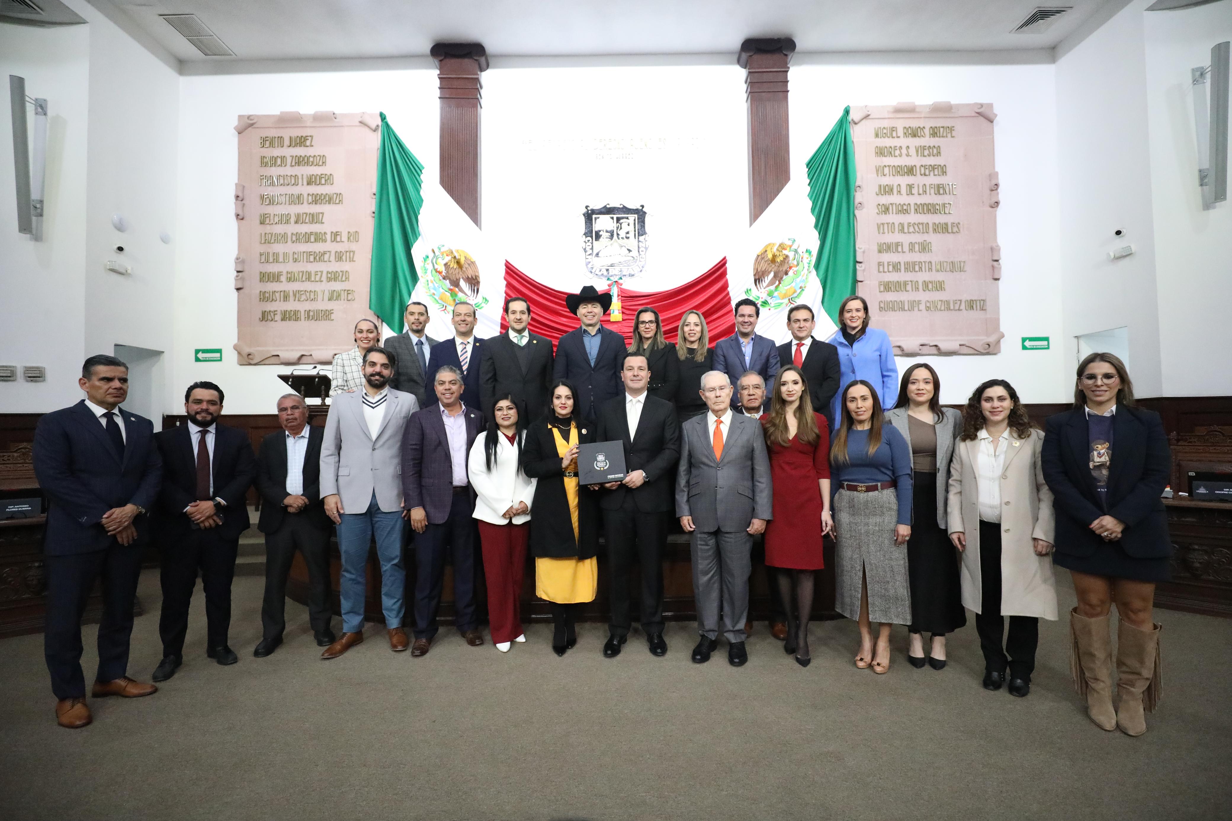 TRABAJANDO EN EQUIPO FORTALECEMOS LA FISCALÍA DE COAHUILA: MANOLO