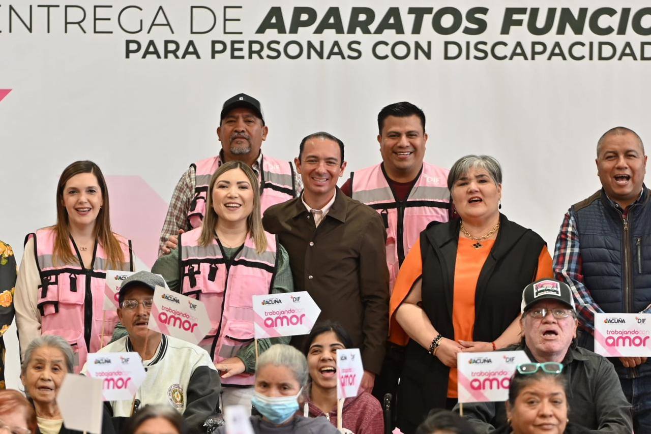 DIF ACUÑA ENTREGA APARATOS FUNCIONALES PARA PERSONAS CON DISCAPACIDAD