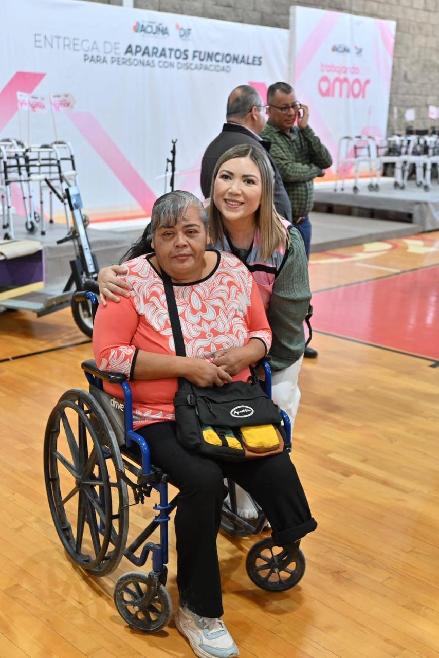 DIF ACUÑA ENTREGA APARATOS FUNCIONALES PARA PERSONAS CON DISCAPACIDAD