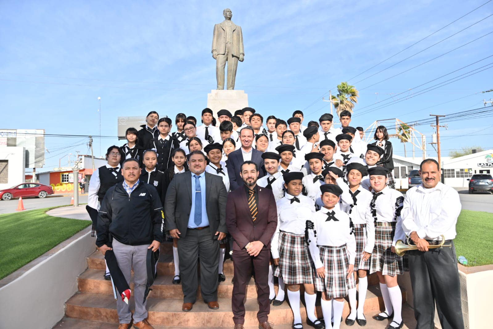 Autoridades y estudiantes conmemoran el LXXXVII Aniversario de la Expropiación Petrolera
