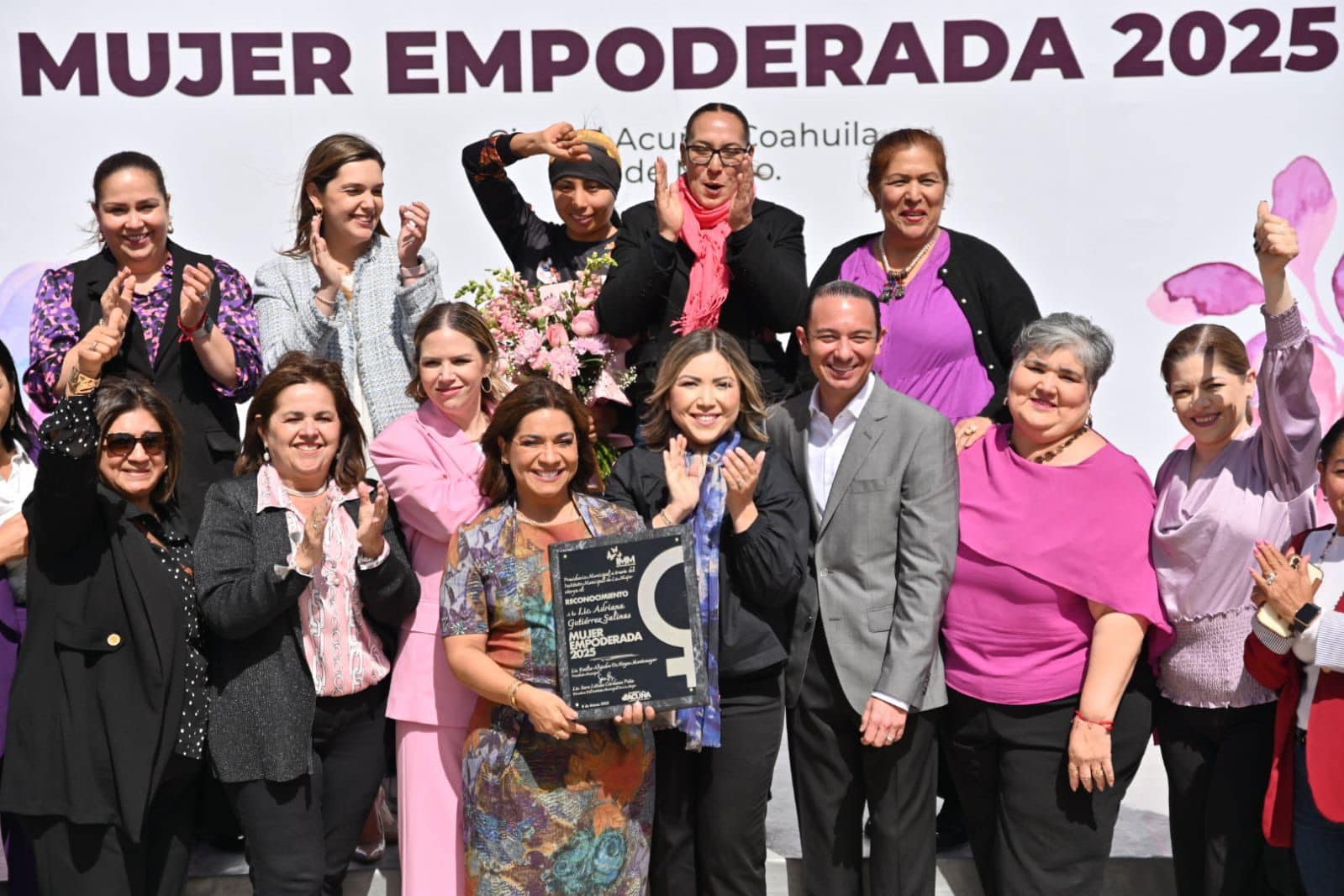 MUNICIPIO RECONOCE A MUJER EMPODERADA 2025
