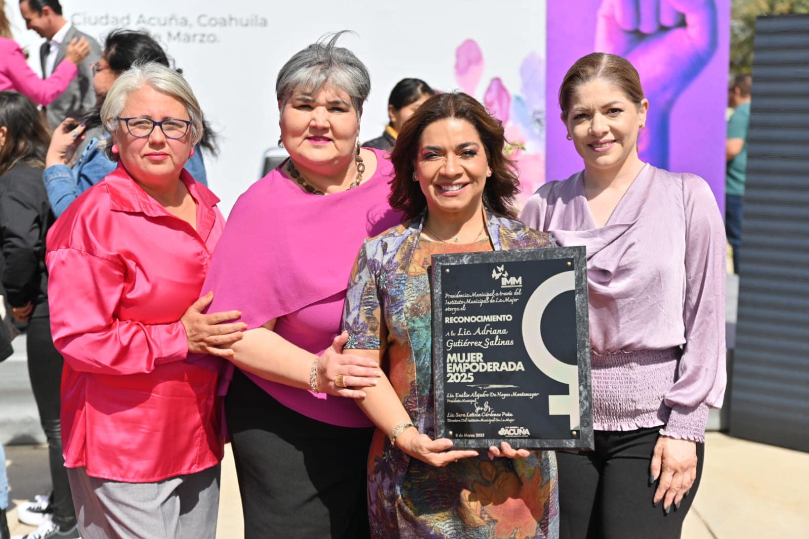 MUNICIPIO RECONOCE A MUJER EMPODERADA 2025