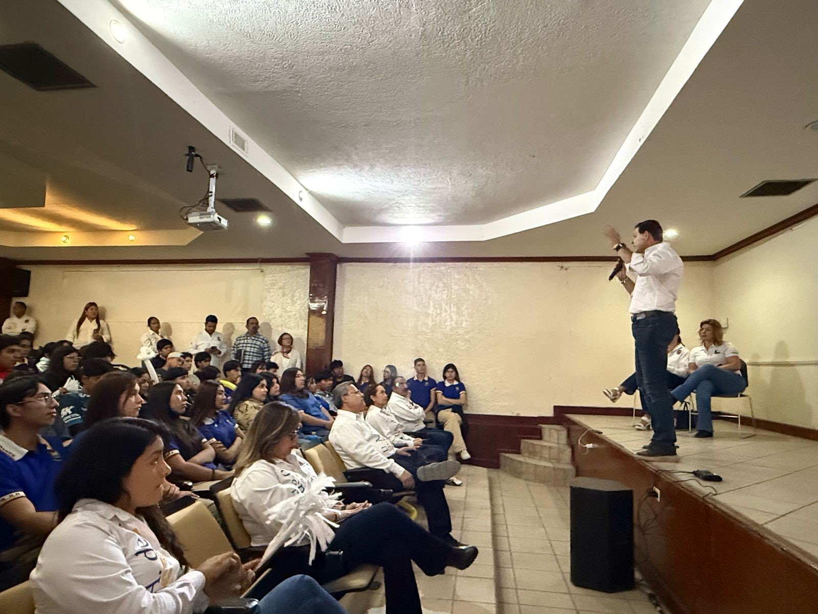 Se reúne Rector de la UAdeC con Escuela de Bachilleres “Dr. y Gral. Jaime Lozano Benavides” con “Diálogos que Inspiran”