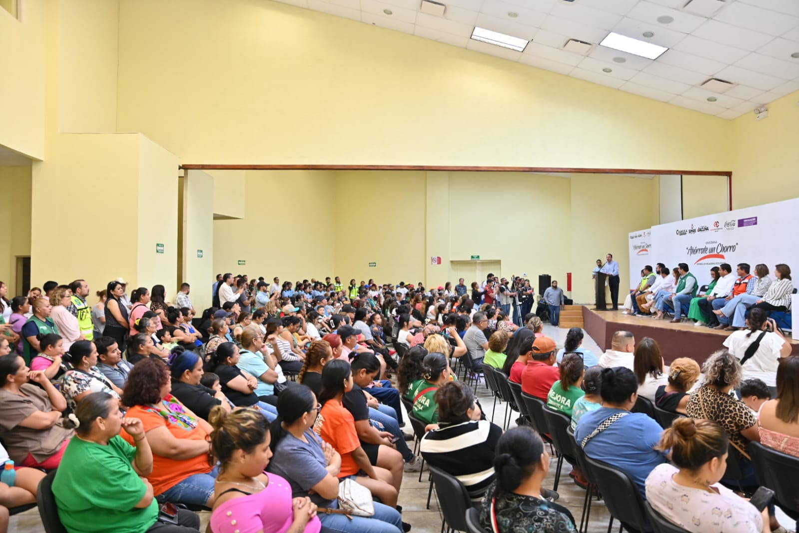 ACUÑA INICIA PROGRAMA DE REGADERAS ECOLÓGICAS PARA EL AHORRO DEL AGUA