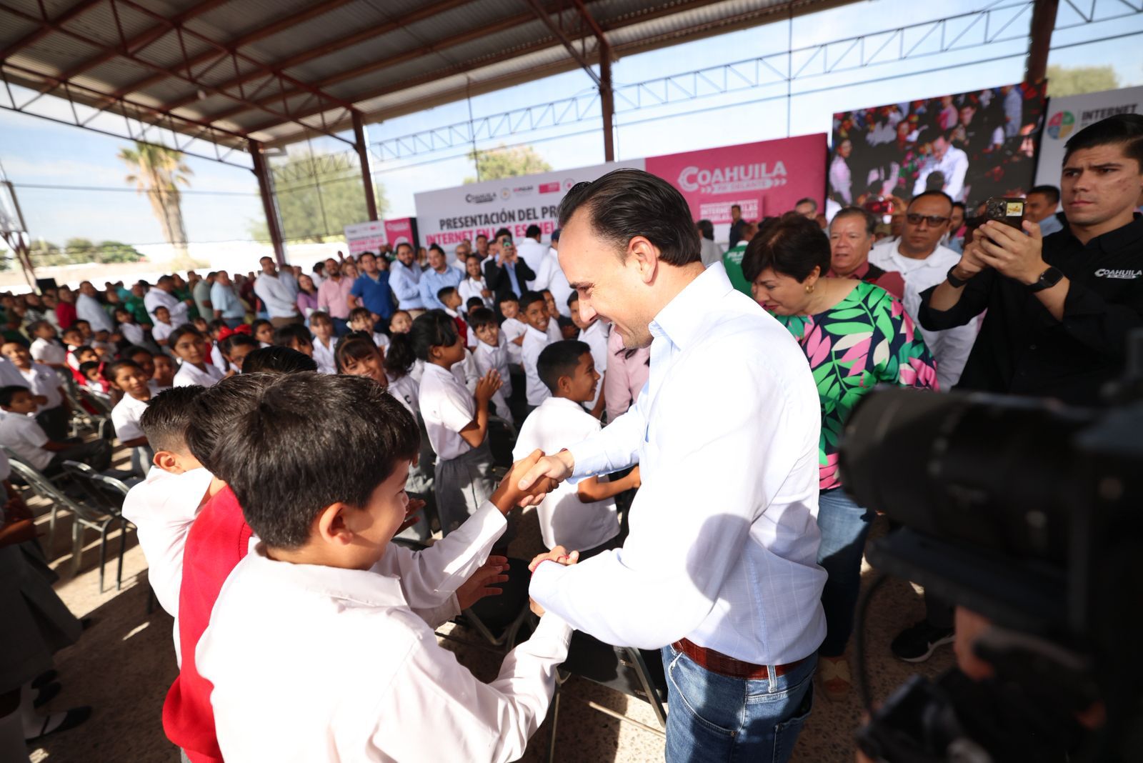 ARRANCA MANOLO PROYECTO DE INTERNET EN ESCUELAS RURALES