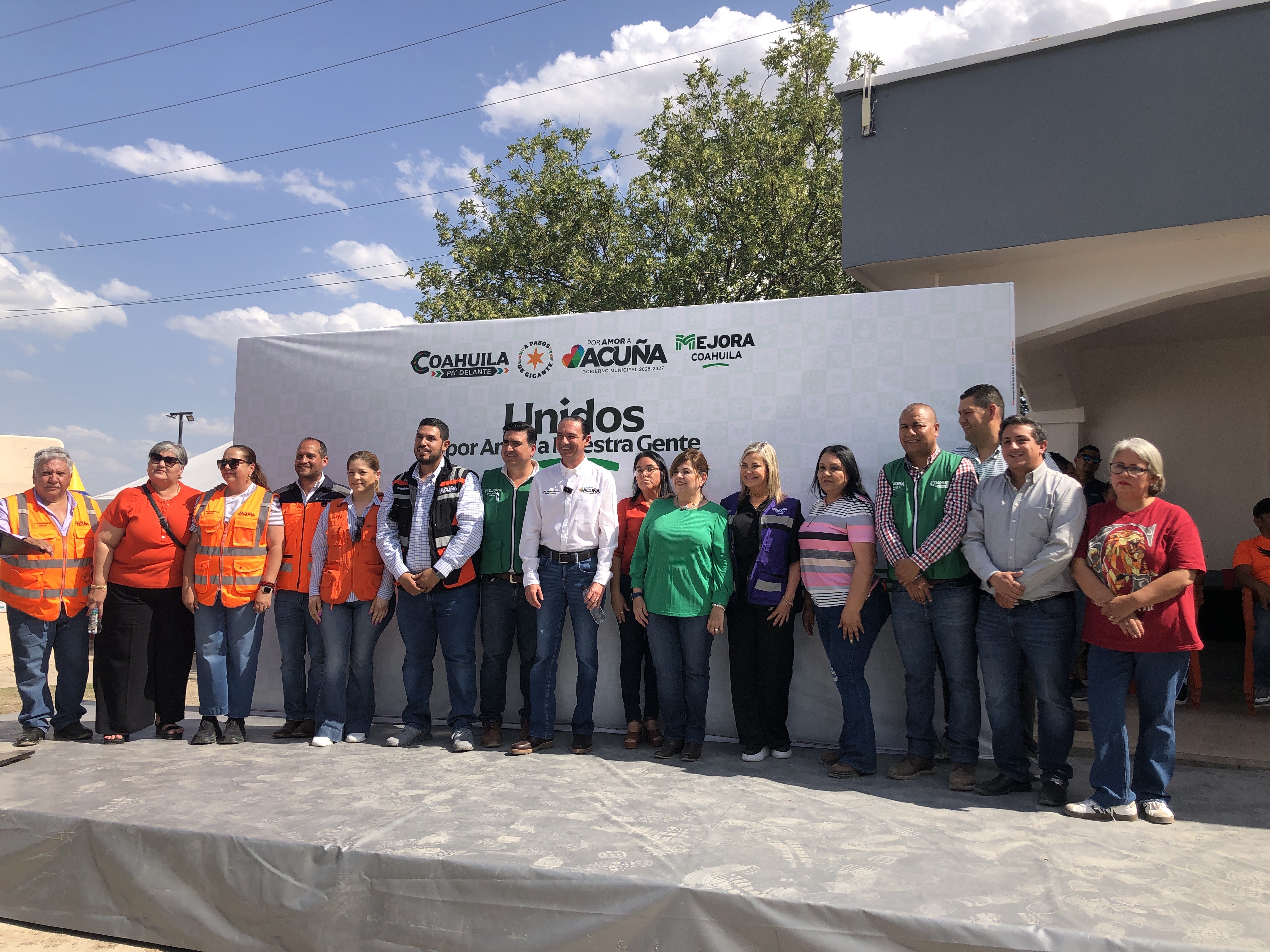 BRIGADA “UNIDOS POR AMOR A NUESTRA GENTE” BENEFICIA A CIENTOS DE FAMILIAS DEL SECTOR PONIENTE CON SERVICIOS Y SOLUCIONES