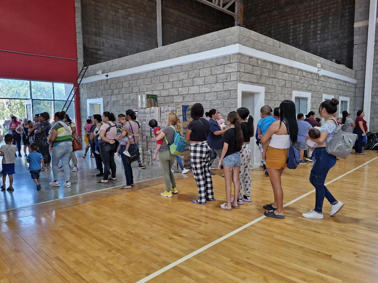 Entrega DIF Municipal Acuña apoyo a madres solteras