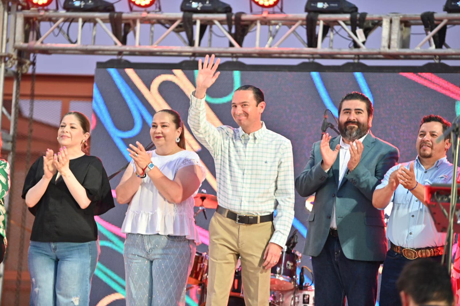 MÁS DE 2 MIL MAESTROS FESTEJADOS POR LA PRESIDENCIA MUNICIPAL