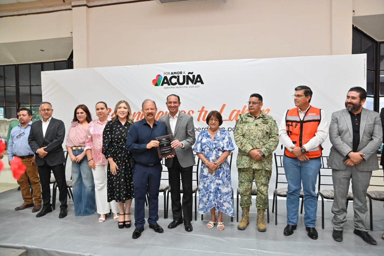 MUNICIPIO DE ACUÑA HOMENAJEA A MAESTROS CON 20 A 60 AÑOS DE VOCACIÓN Y LEGADO