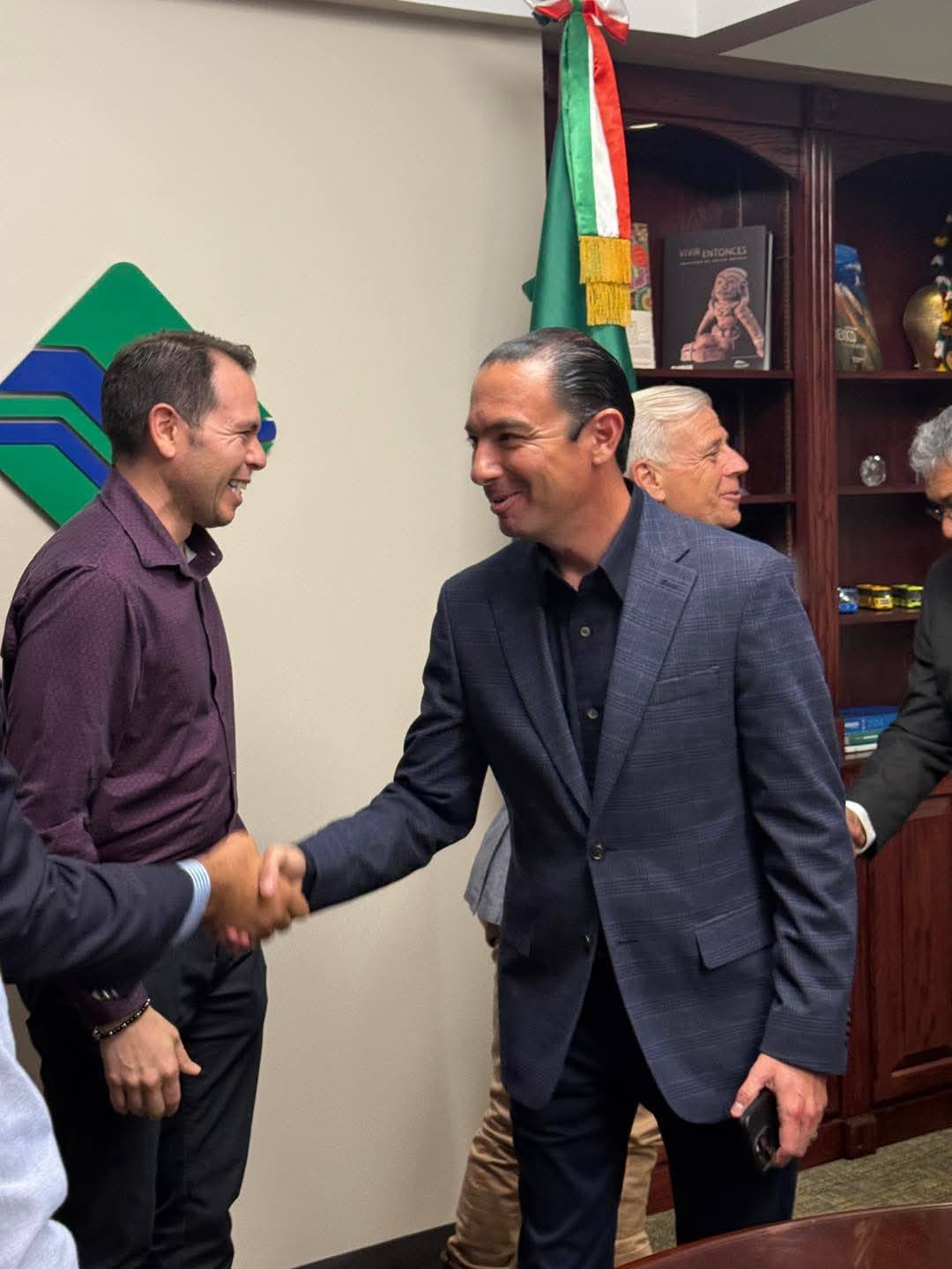 SE REUNEN EL ALCALDE EMILIO DE HOYOS Y SIMAS ACUÑA CON NADBANK