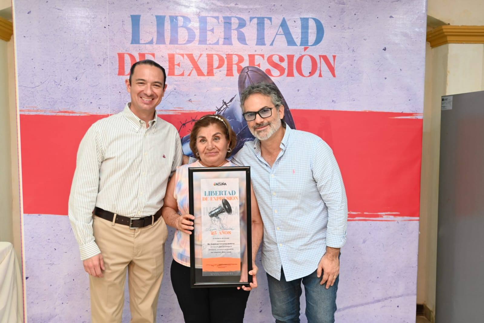 ACUÑA HONRA A SU PRENSA LIBRE Y CRÍTICA