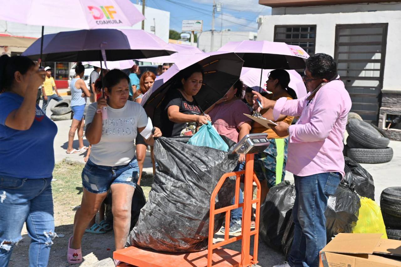 Arranque del “Mercadito Pa’ Delante” en Lomas del Valle en Acuña