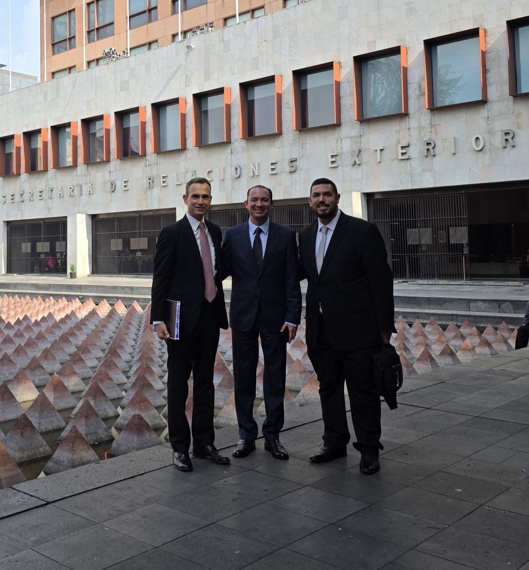 CIERRA EMILIO DE HOYOS AGENDA EN CDMX