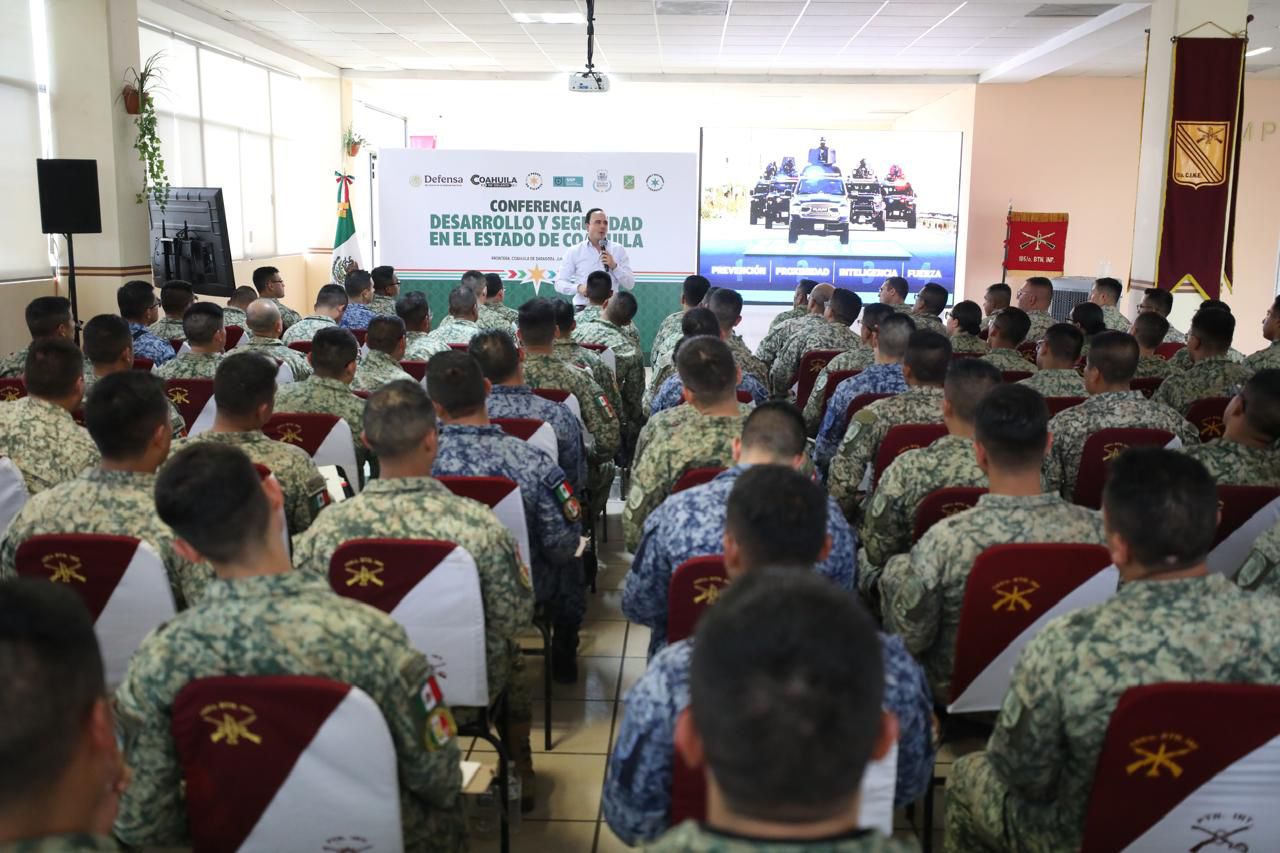 COMPARTE MANOLO MODELO DE SEGURIDAD COAHUILA CON MILITARES DE TODO EL PAÍS