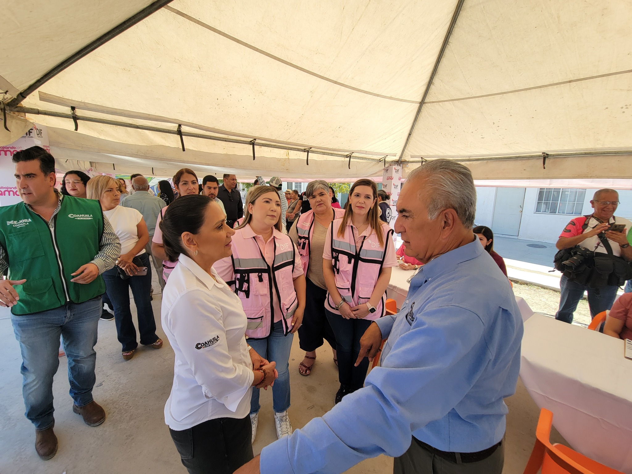 Con grandes beneficios instalan Mercadito Pa Delante en Acuña