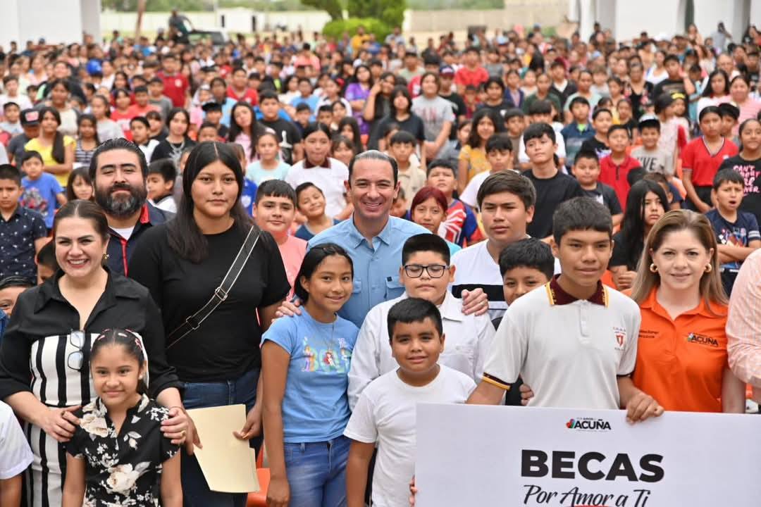 ENTREGA PRESIDENCIA MUNICIPAL DE ACUÑA 1000 BECAS