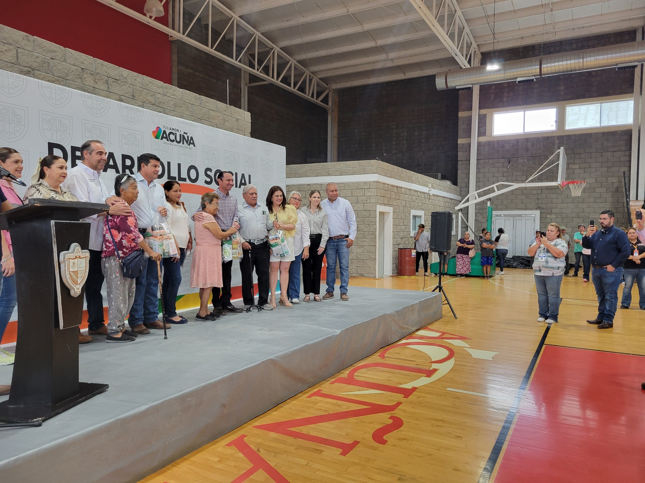 Entrega Presidencia Municipal de Acuña apoyos alimentarios para personas vulnerables