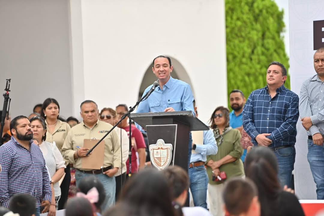ENTREGA PRESIDENCIA MUNICIPAL DE ACUÑA 1000 BECAS