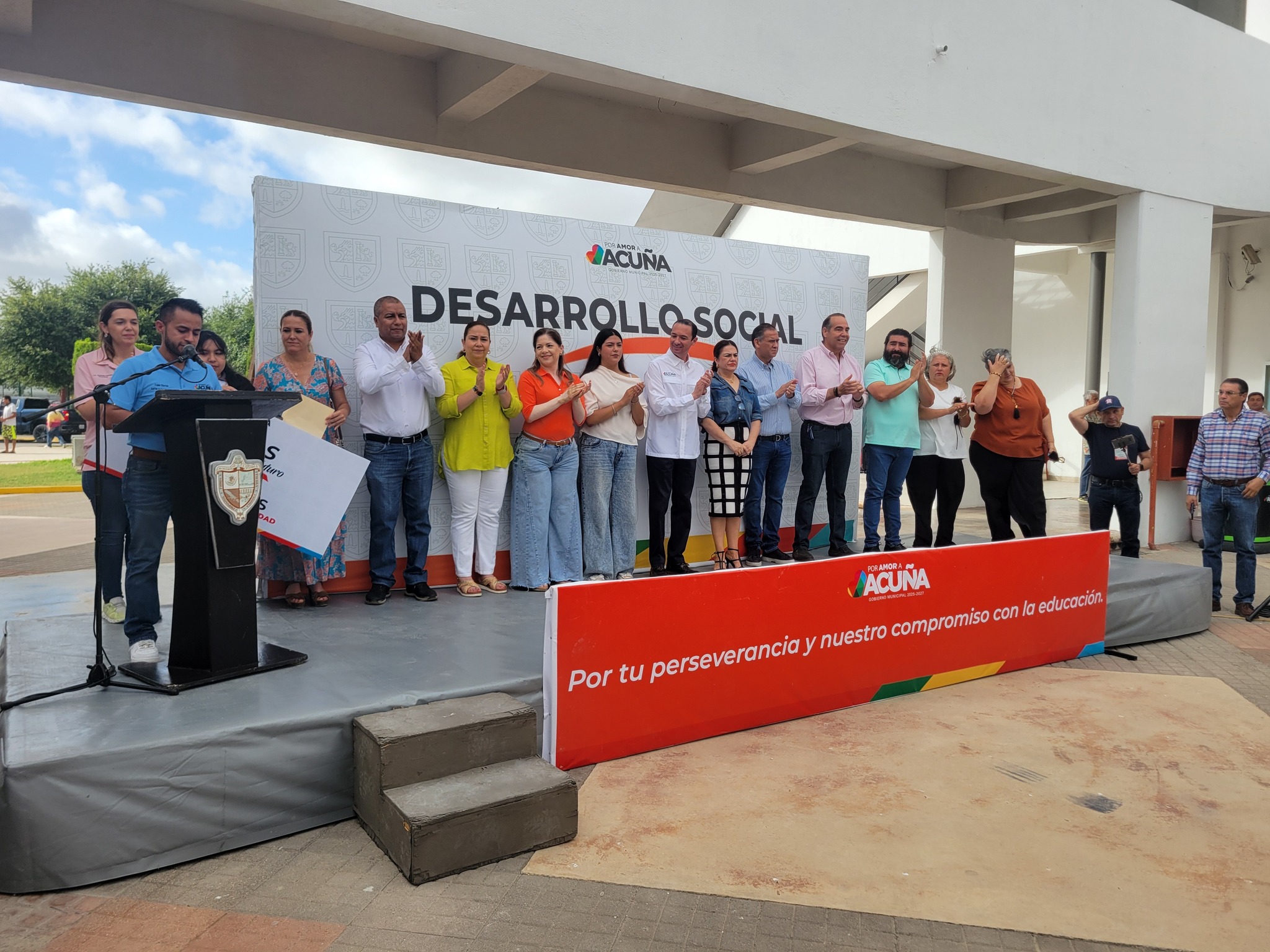 Entrega Presidencia Municipal de Acuña becas a estudiantes de preparatorias y universidades