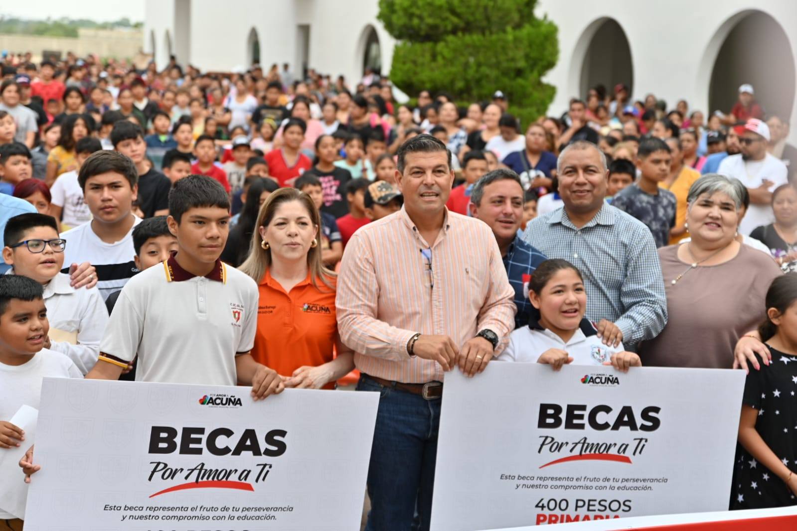 MIL BECAS, MIL RAZONES PARA SEGUIR SOÑANDO EN GRANDE: EMILIO DE HOYOS