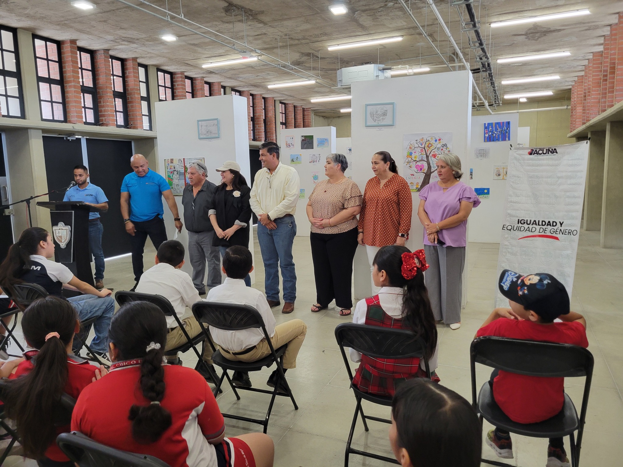Premian a ganadores de dibujo “Por amor a la Inclusión”