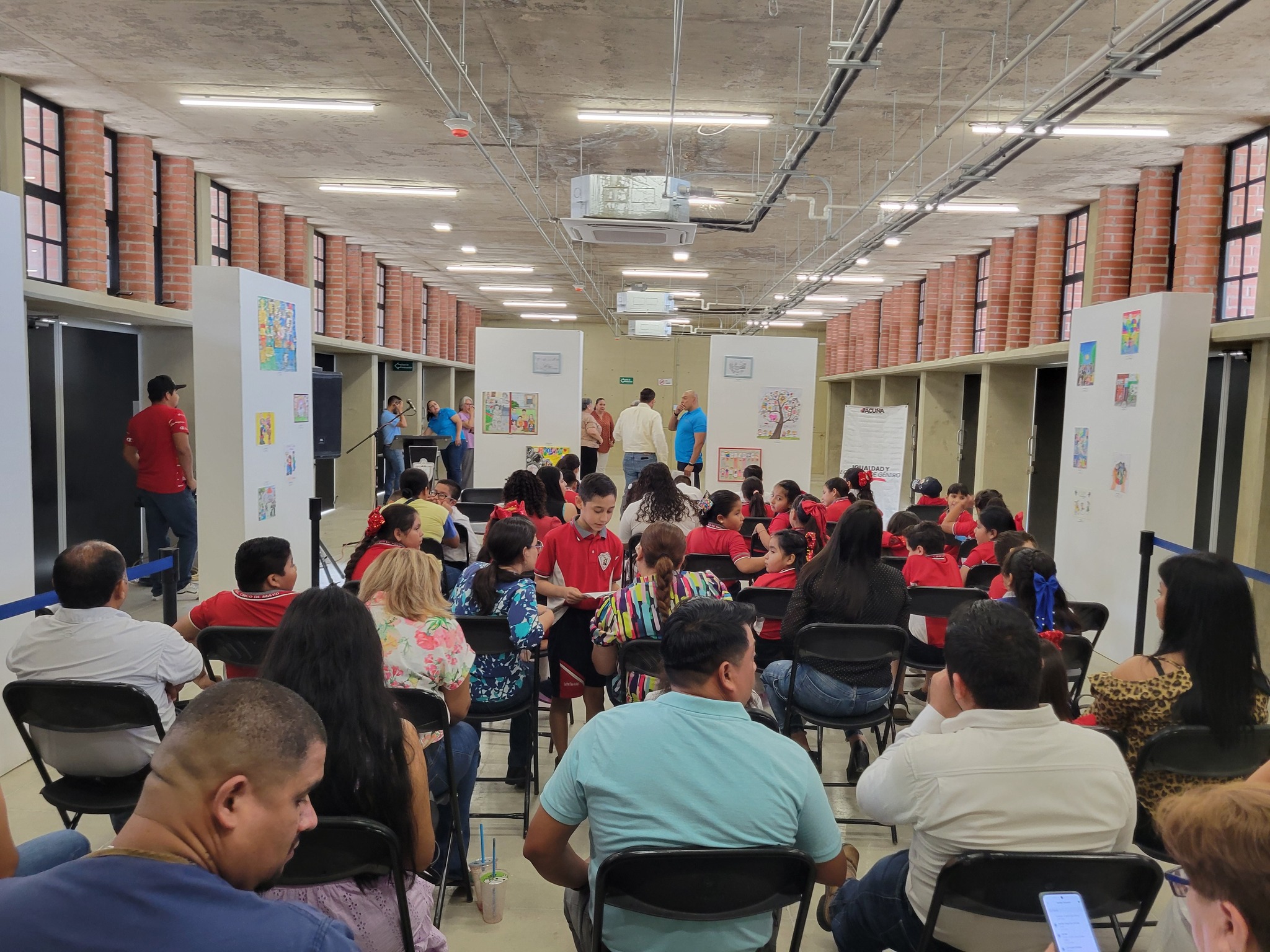 Premian a ganadores de dibujo “Por amor a la Inclusión”