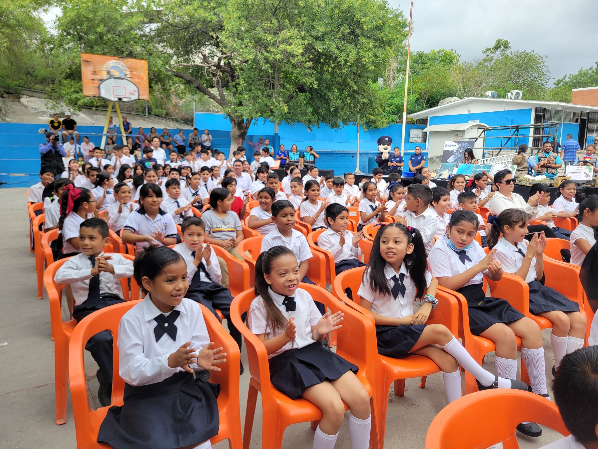Presidencia Municipal de Acuña lleva a la escuela primaria Club de Leones TM el programa Por amor a tu escuela