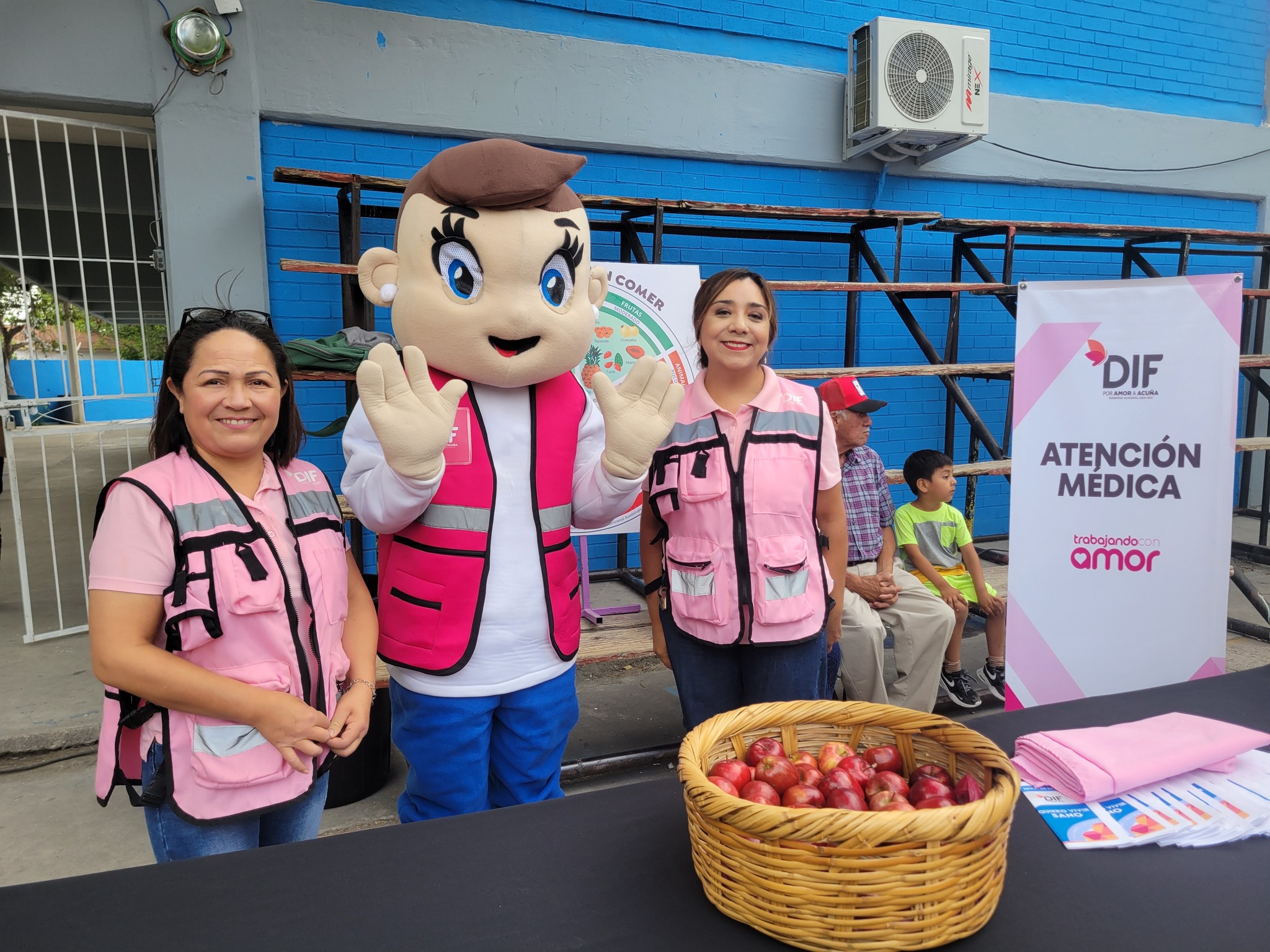 Presidencia Municipal de Acuña lleva a la escuela primaria Club de Leones TM el programa Por amor a tu escuela