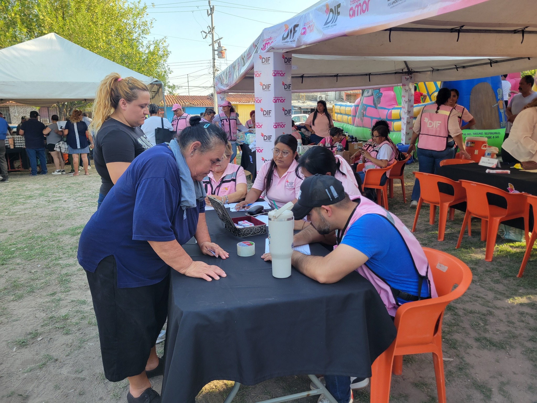 Presidencia Municipal de Acuña lleva brigada al fraccionamiento INFONAVIT Mexicanidad