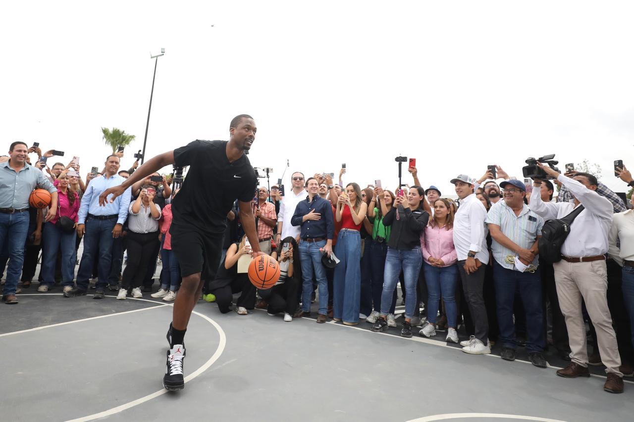 SPURS DE LA NBA, MANOLO Y JAVIER INAUGURAN CANCHAS DE BÁSQUETBOL EN SALTILLO