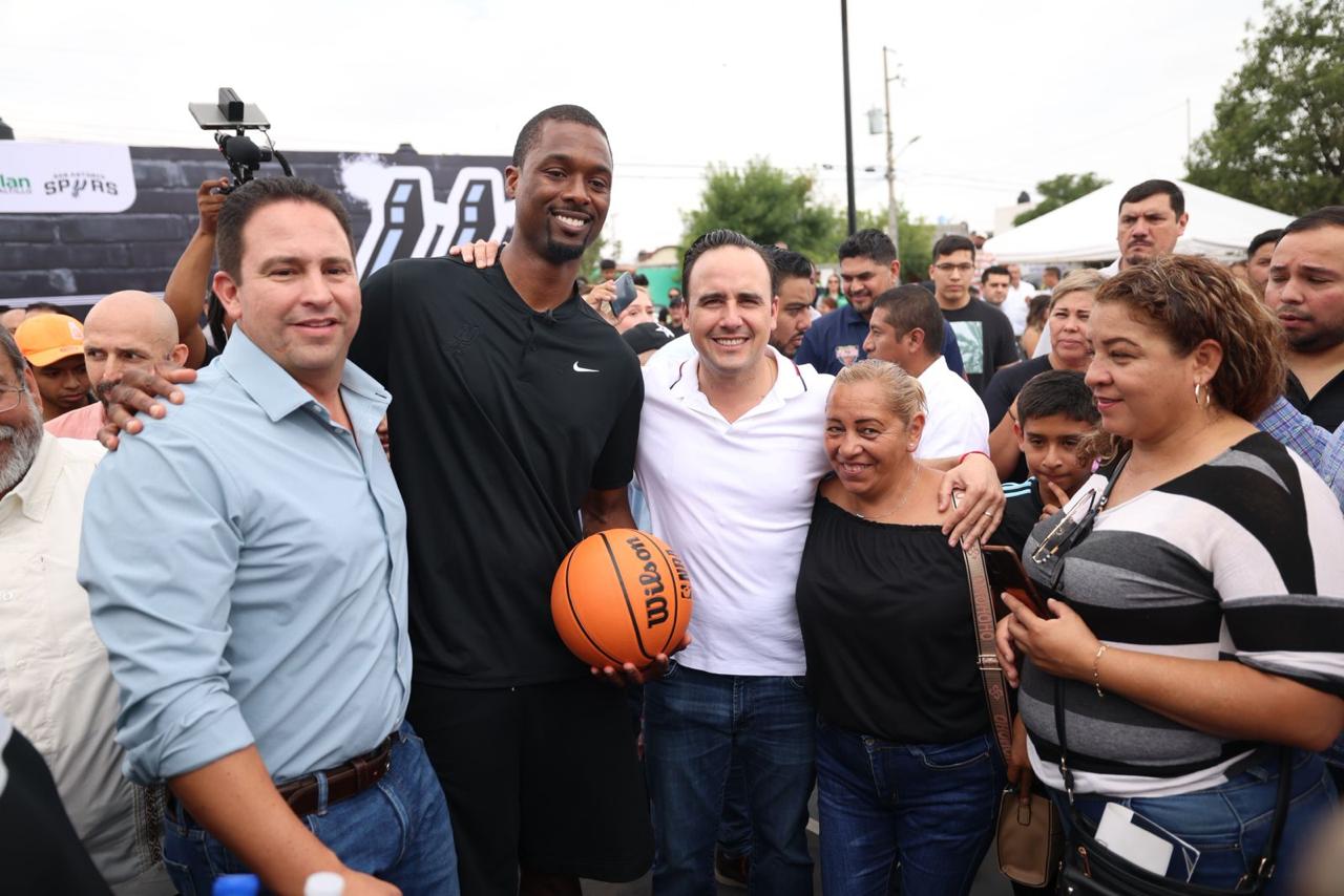 SPURS DE LA NBA, MANOLO Y JAVIER INAUGURAN CANCHAS DE BÁSQUETBOL EN SALTILLO