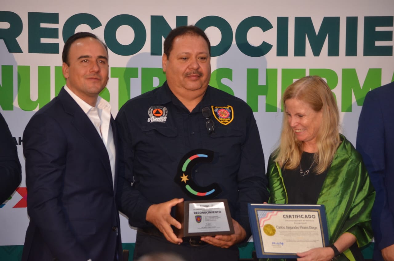 BOMBEROS DE ACUÑA, SON RECONOCIDOS EN SALTILLO POR SU HEROICA LABOR EN TEXAS