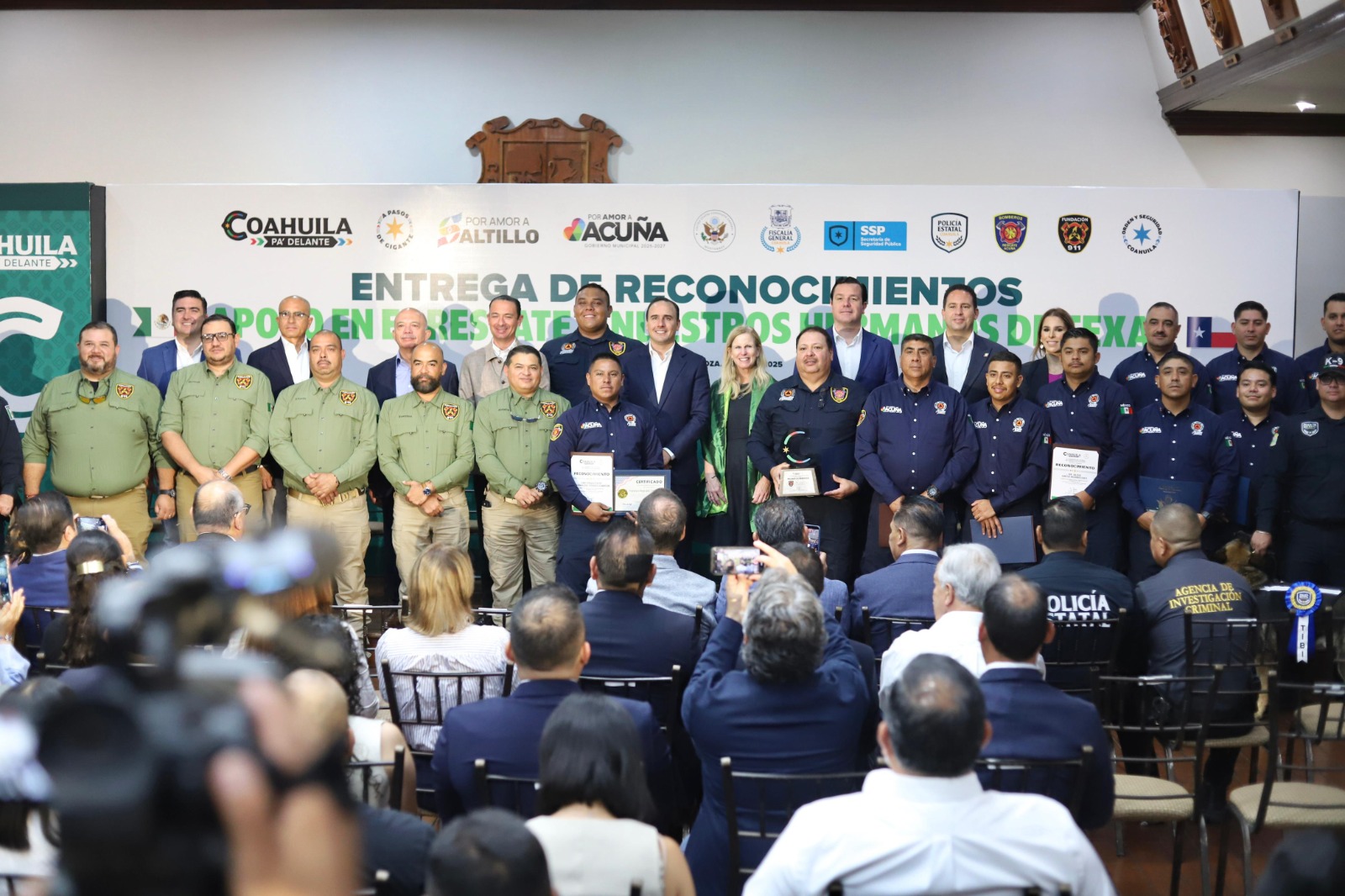 BOMBEROS DE ACUÑA, SON RECONOCIDOS EN SALTILLO POR SU HEROICA LABOR EN TEXAS