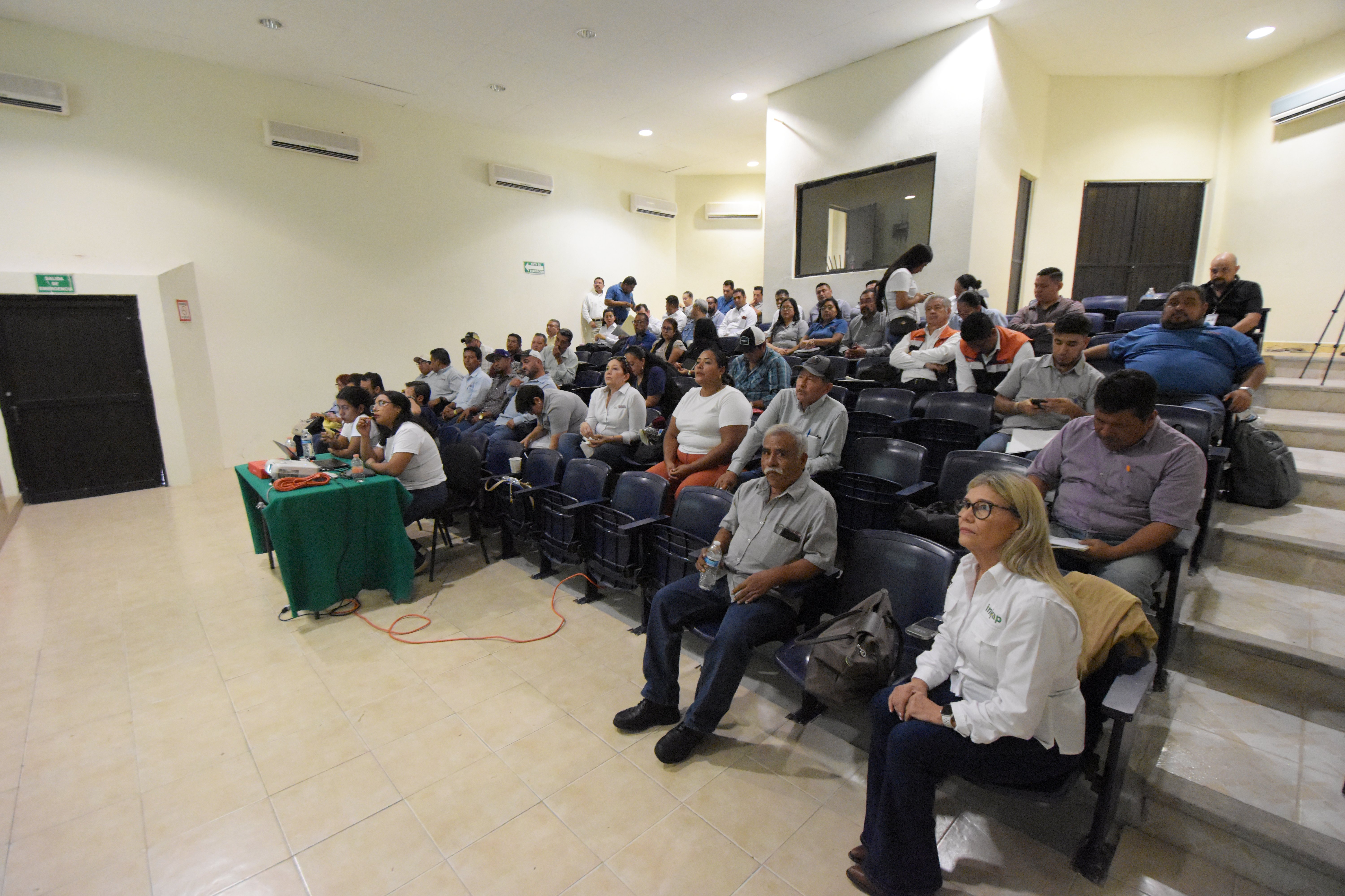 Capacita AGRICULTURA a 100 especialistas veracruzanos para detectar y erradicar el gusano barrenador del ganado