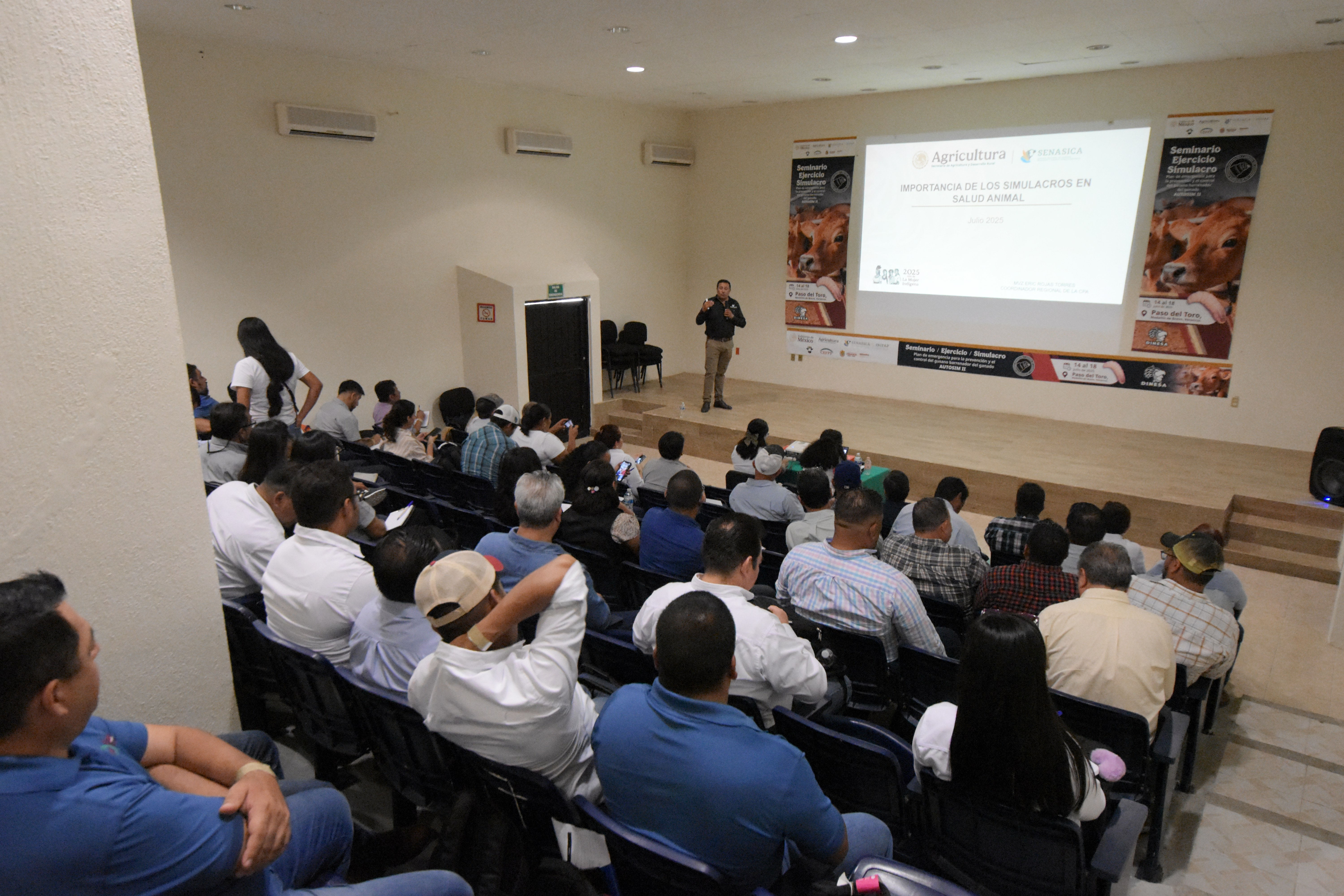 Capacita AGRICULTURA a 100 especialistas veracruzanos para detectar y erradicar el gusano barrenador del ganado