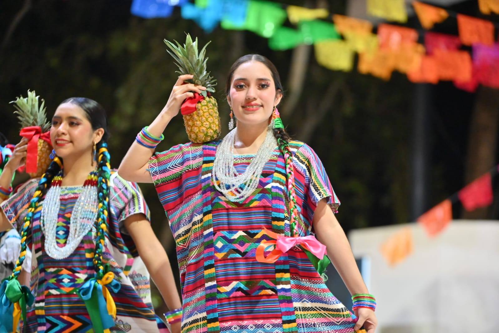 CON SABOR A OAXACA, ARRANCA LA GUELAGUETZA 2025 EN ACUÑA