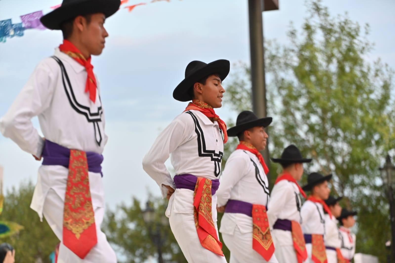 CON SABOR A OAXACA, ARRANCA LA GUELAGUETZA 2025 EN ACUÑA
