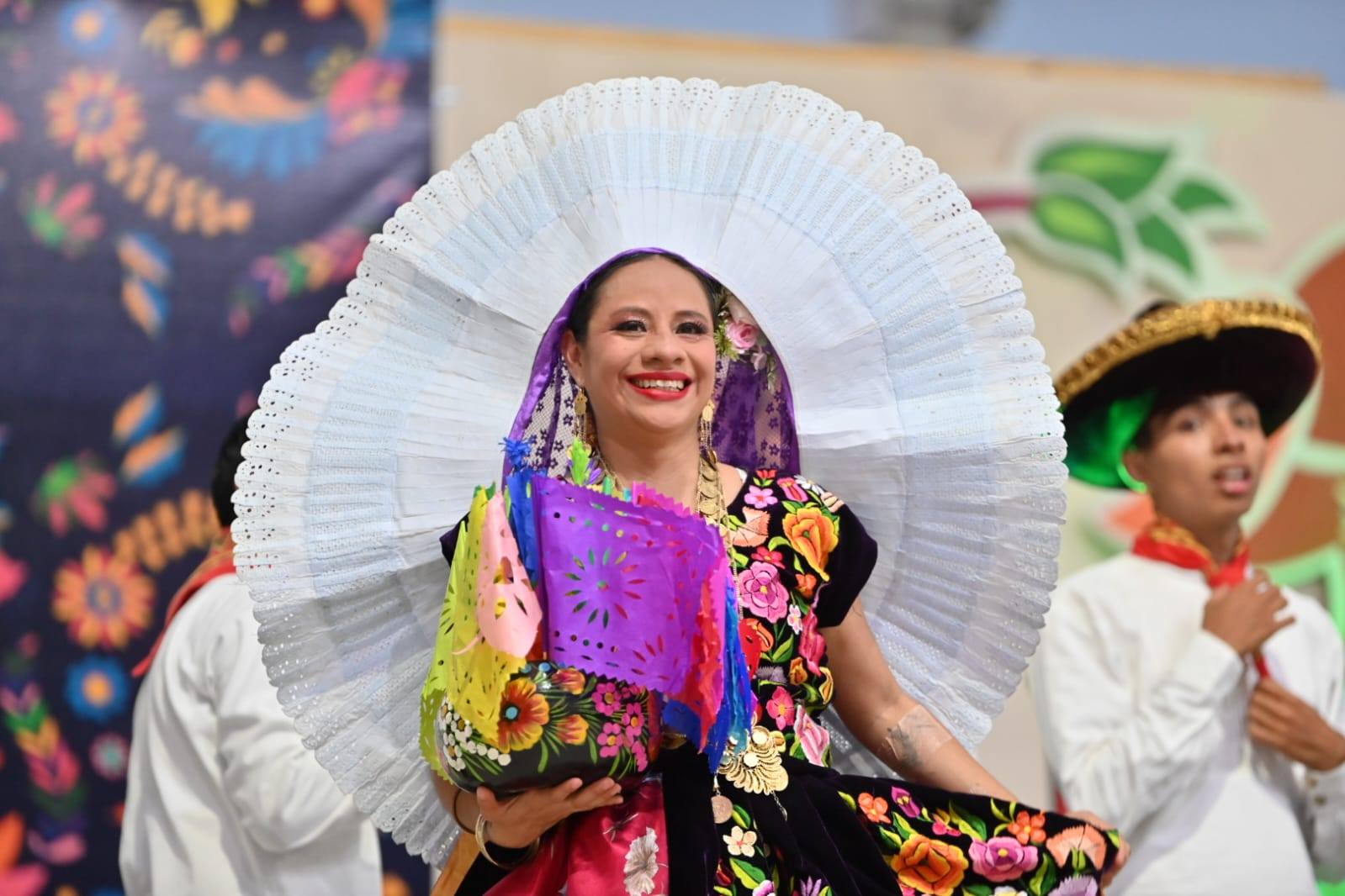CON SABOR A OAXACA, ARRANCA LA GUELAGUETZA 2025 EN ACUÑA