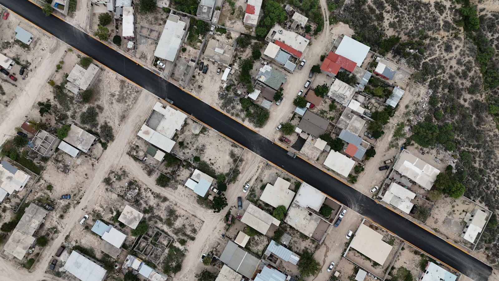 CUMPLE GOBIERNO DE UNIDAD CON VECINOS DE LOMAS DEL PEDREGAL: ENTREGA OBRA DE PAVIMENTACIÓN EN CALLE CUARZO