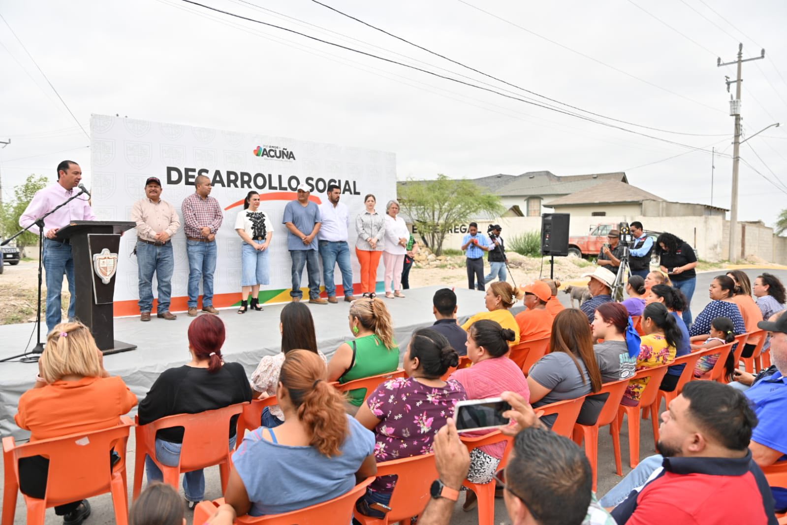 CUMPLE GOBIERNO DE UNIDAD CON VECINOS DE LOMAS DEL PEDREGAL: ENTREGA OBRA DE PAVIMENTACIÓN EN CALLE CUARZO