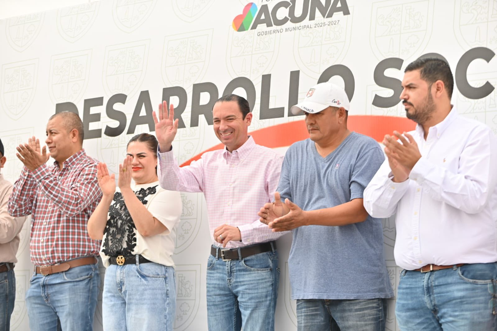 CUMPLE GOBIERNO DE UNIDAD CON VECINOS DE LOMAS DEL PEDREGAL: ENTREGA OBRA DE PAVIMENTACIÓN EN CALLE CUARZO