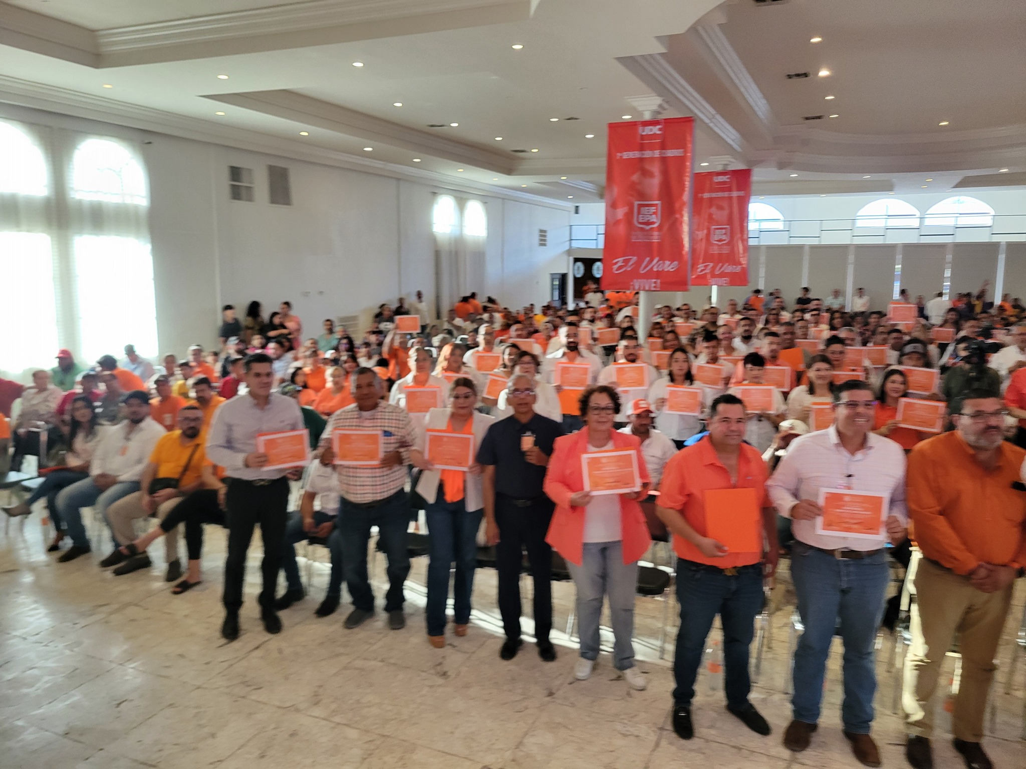 GRADÚA PRIMERA GENERACIÓN DE LA ESCUELA DE CUADROS DEL IEF "EVARISTO PÉREZ ARREOLA"