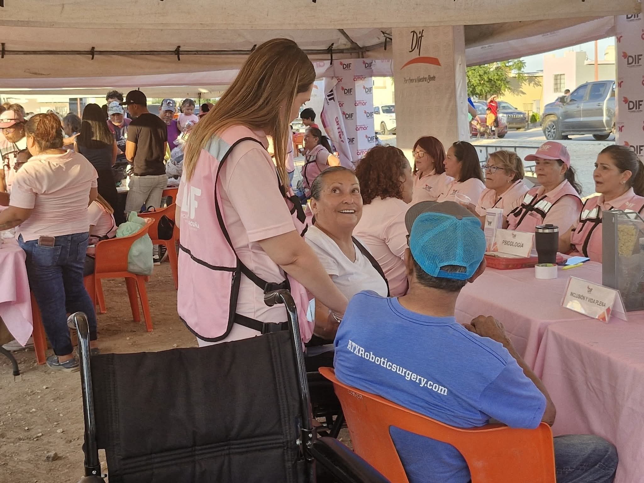 La brigada “Por Amor a Nuestra Gente” llegó con gran éxito a la colonia Colinas del Valle